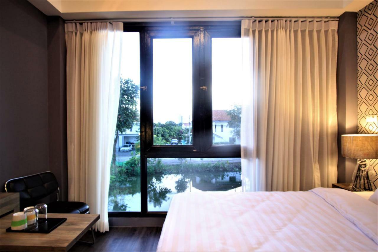 The Nichehome Waterside Living Csiangmaj Kültér fotó